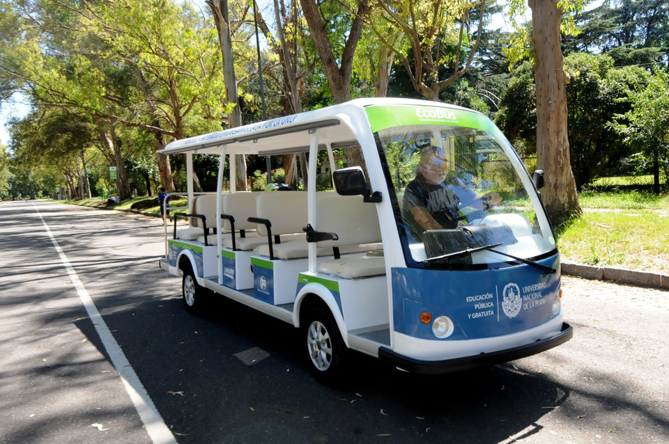 El Ecobus conecta las facultades del Bosque con el micro universitario. 